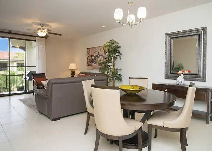 Hébergement de vacances Impressively Designed And Decorated 3rd-floor Space Overlooking Pool In