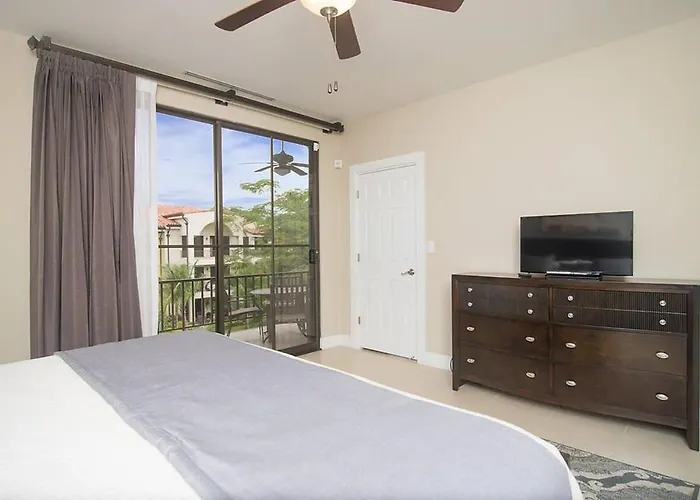 Hébergement de vacances Impressively Designed And Decorated 3rd-floor Space Overlooking Pool In *