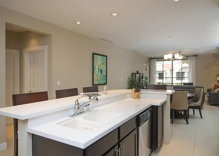 Impressively Designed And Decorated 3rd-floor Space Overlooking Pool In Hébergement de vacances Coco