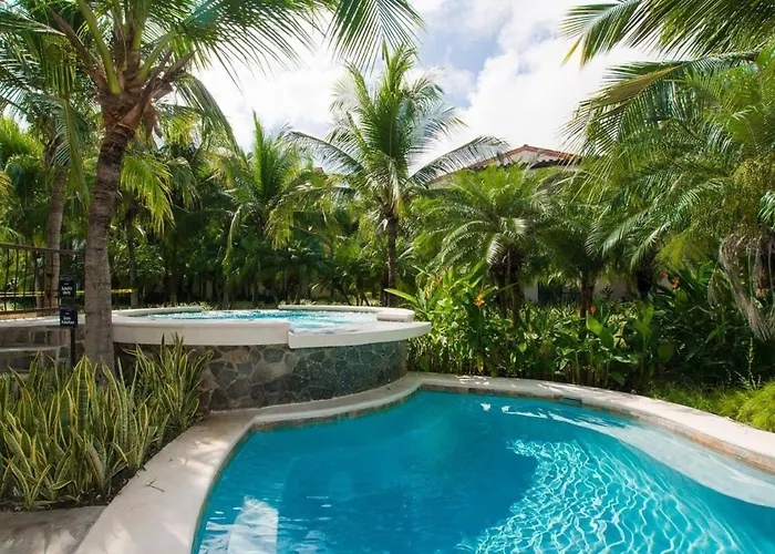Hébergement de vacances Impressively Designed And Decorated 3rd-floor Space Overlooking Pool In