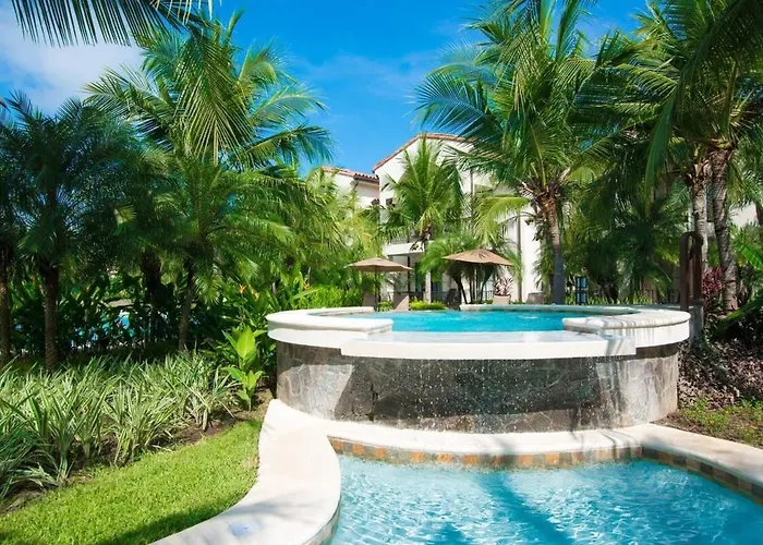 Hébergement de vacances Impressively Designed And Decorated 3rd-floor Space Overlooking Pool In *