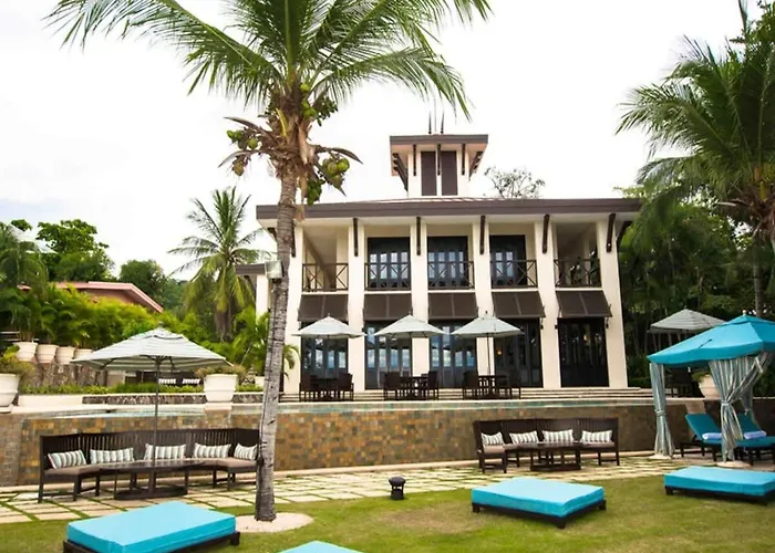 Impressively Designed And Decorated 3rd-floor Space Overlooking Pool In