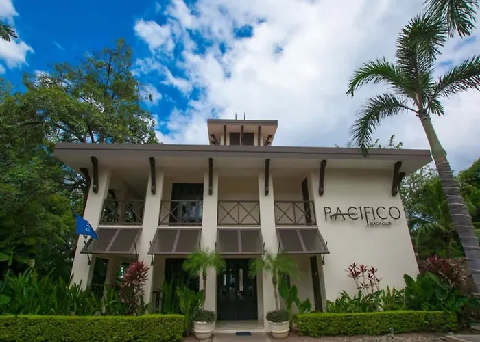 Impressively Designed And Decorated 3rd-floor Space Overlooking Pool In Hébergement de vacances Coco