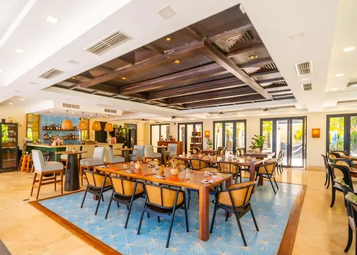 Impressively Designed And Decorated 3rd-floor Space Overlooking Pool In