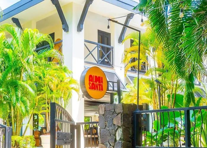 Hébergement de vacances Impressively Designed And Decorated 3rd-floor Space Overlooking Pool In